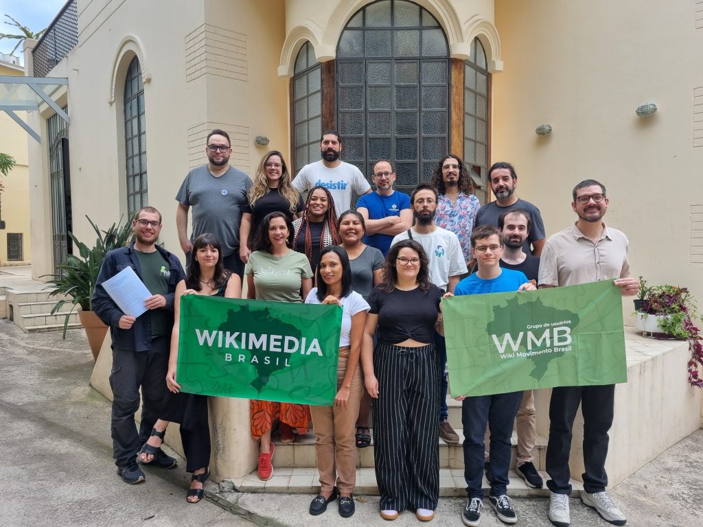 Representantes dos subcomitês de estratégia reunidos para desenho de novo ciclo estratégico da Wikimedia Brasil